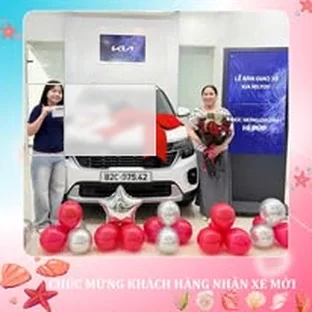 Kia Kon Tum - Hoạt động hỗ trợ khách chọn xe tại Ngọc Hồi.