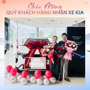 Kia Kon Tum - Hoạt động hỗ trợ khách chọn xe tại Ngọc Hồi.